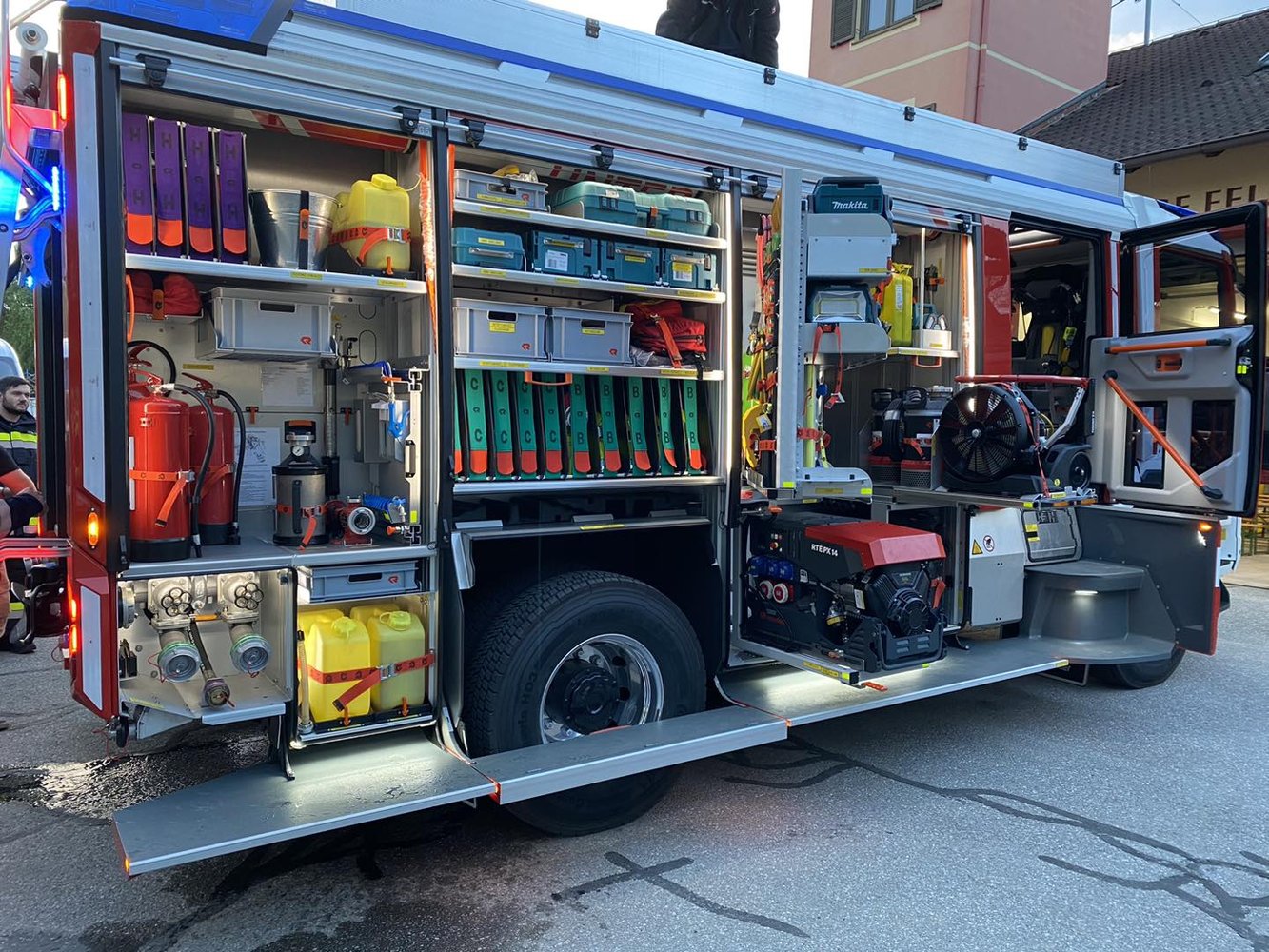 🎉 Unser neues HLF3 ist eingetroffen und einsatzbereit! 🚒🚨