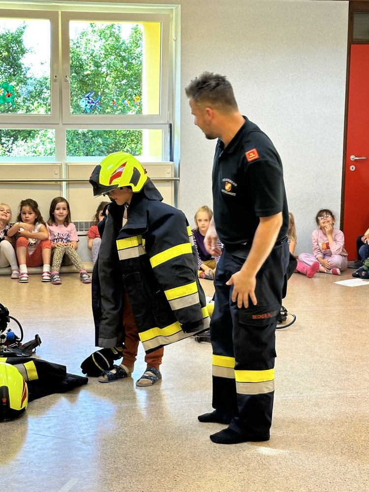 Einblick in die Feuerwehr: Aufregender Tag für die Kinder 🚨🚒