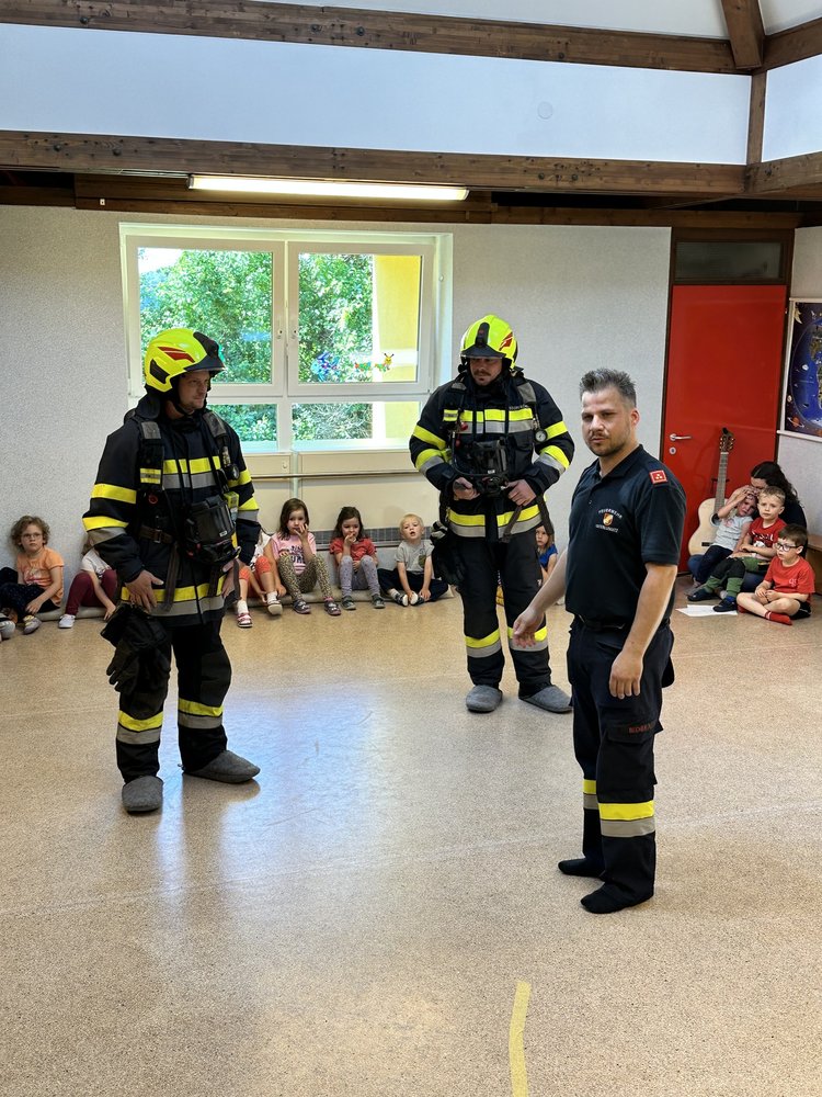 Einblick in die Feuerwehr: Aufregender Tag für die Kinder 🚨🚒