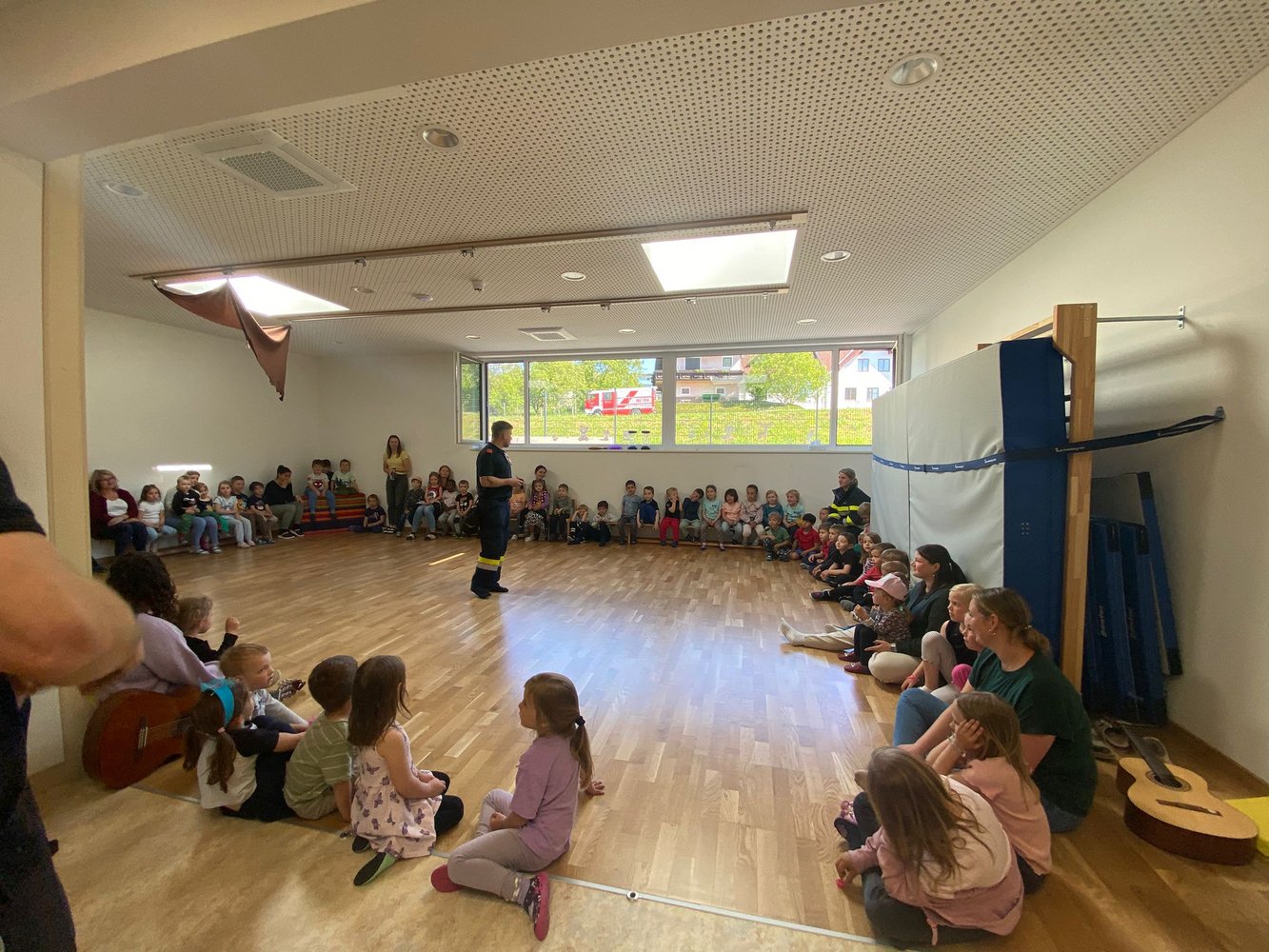 Zu Besuch bei Kindergrippe, Kindergarten und Volksschule