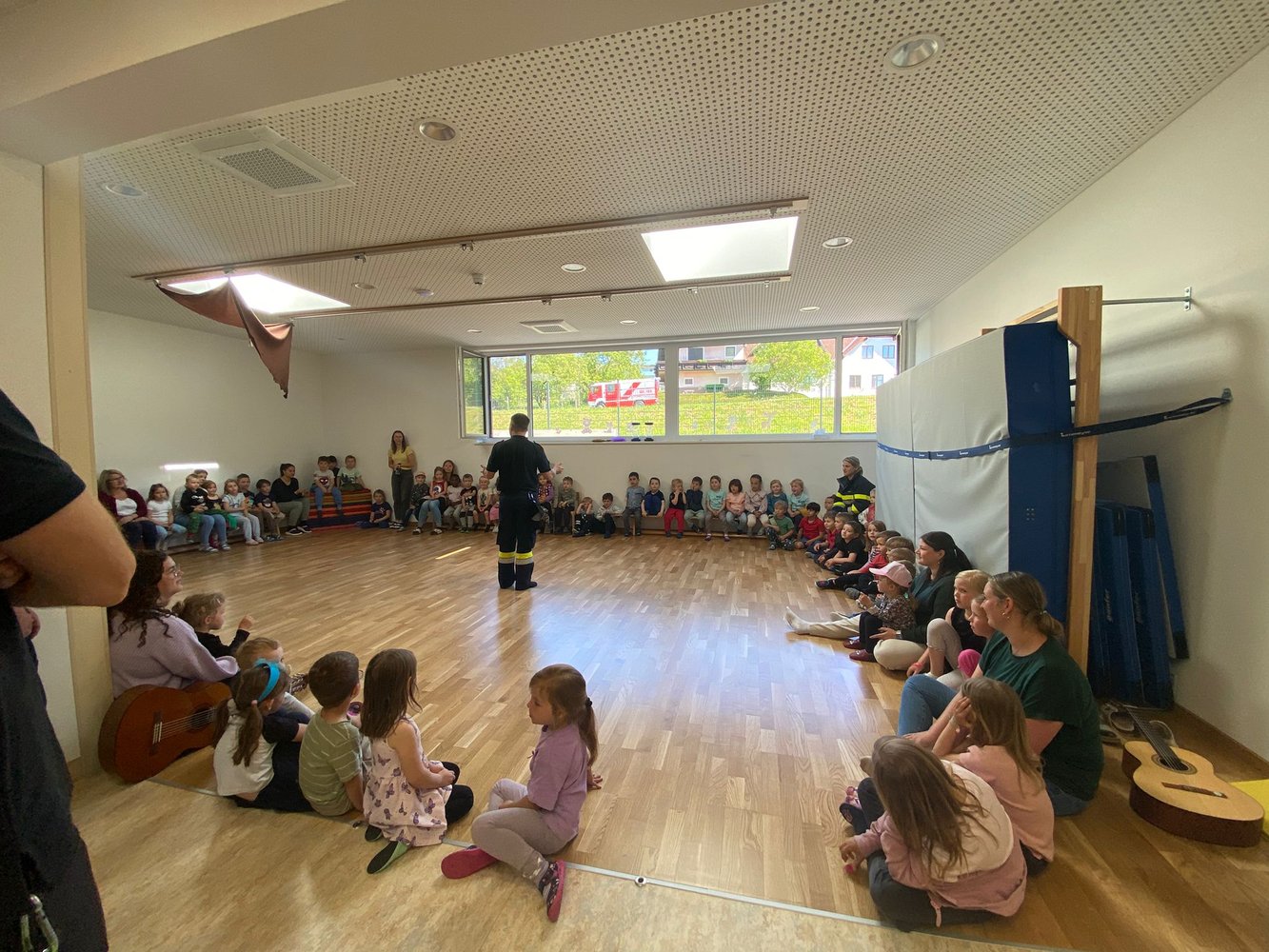 Zu Besuch bei Kindergrippe, Kindergarten und Volksschule